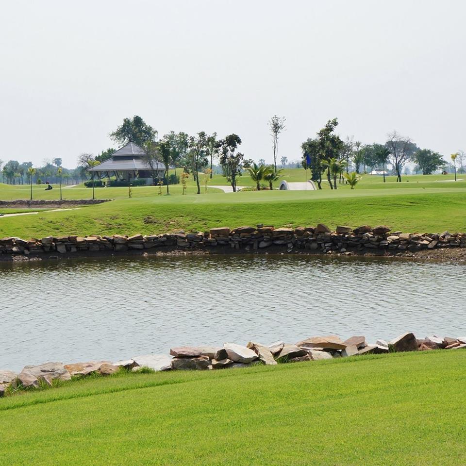 Thailand Crystal Lake golf club