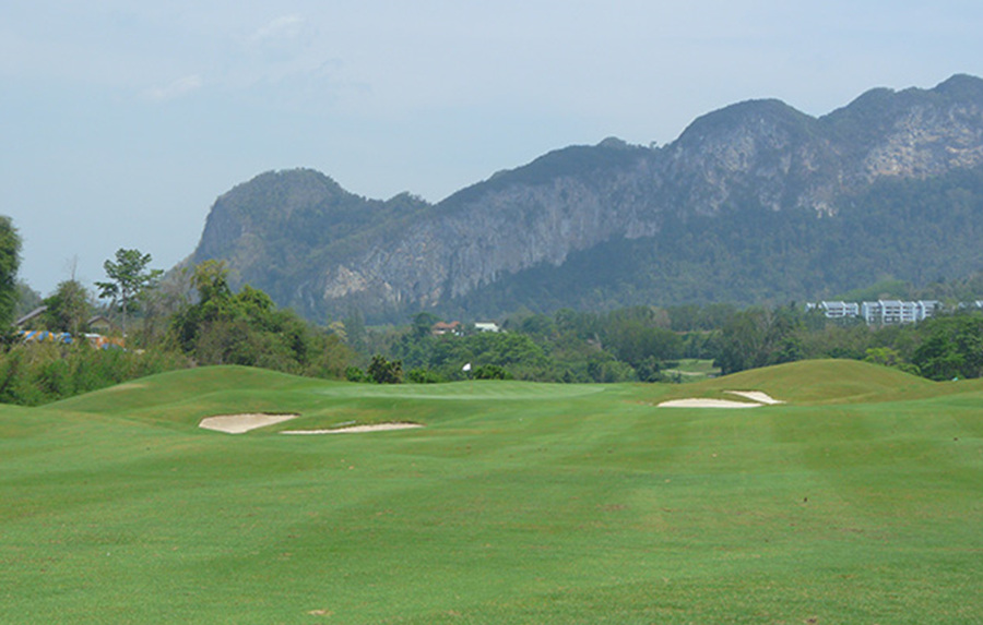 Thailand Rajjaprabha Dam Golf Course