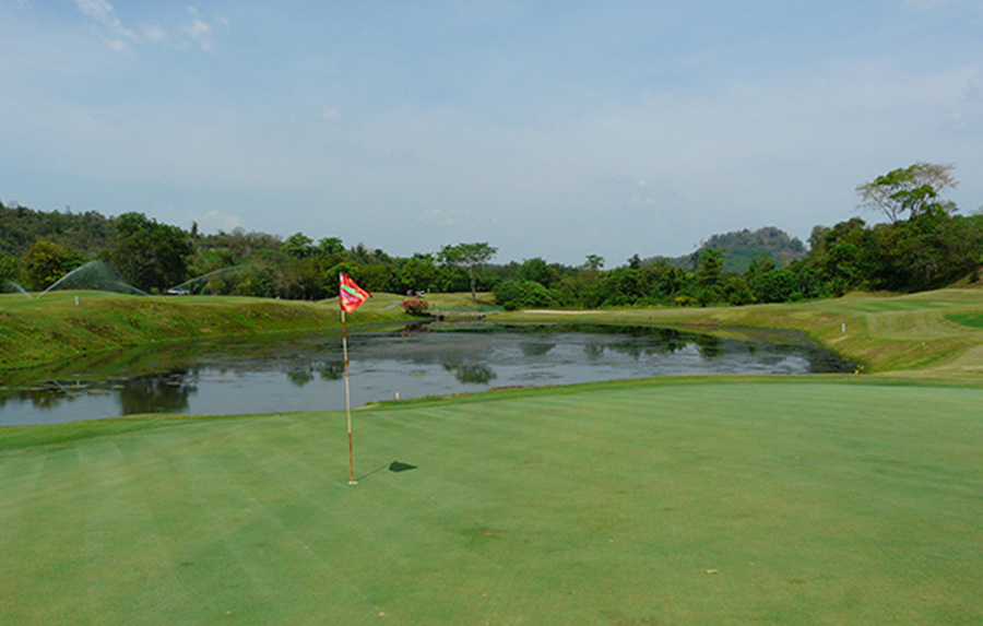 Thailand Rajjaprabha Dam Golf Course